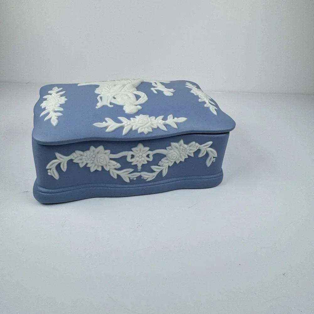 Jasperware Japan Lidded Jewelry Trinket Box Blue 5.5in Woman‎ Cherub Vanity